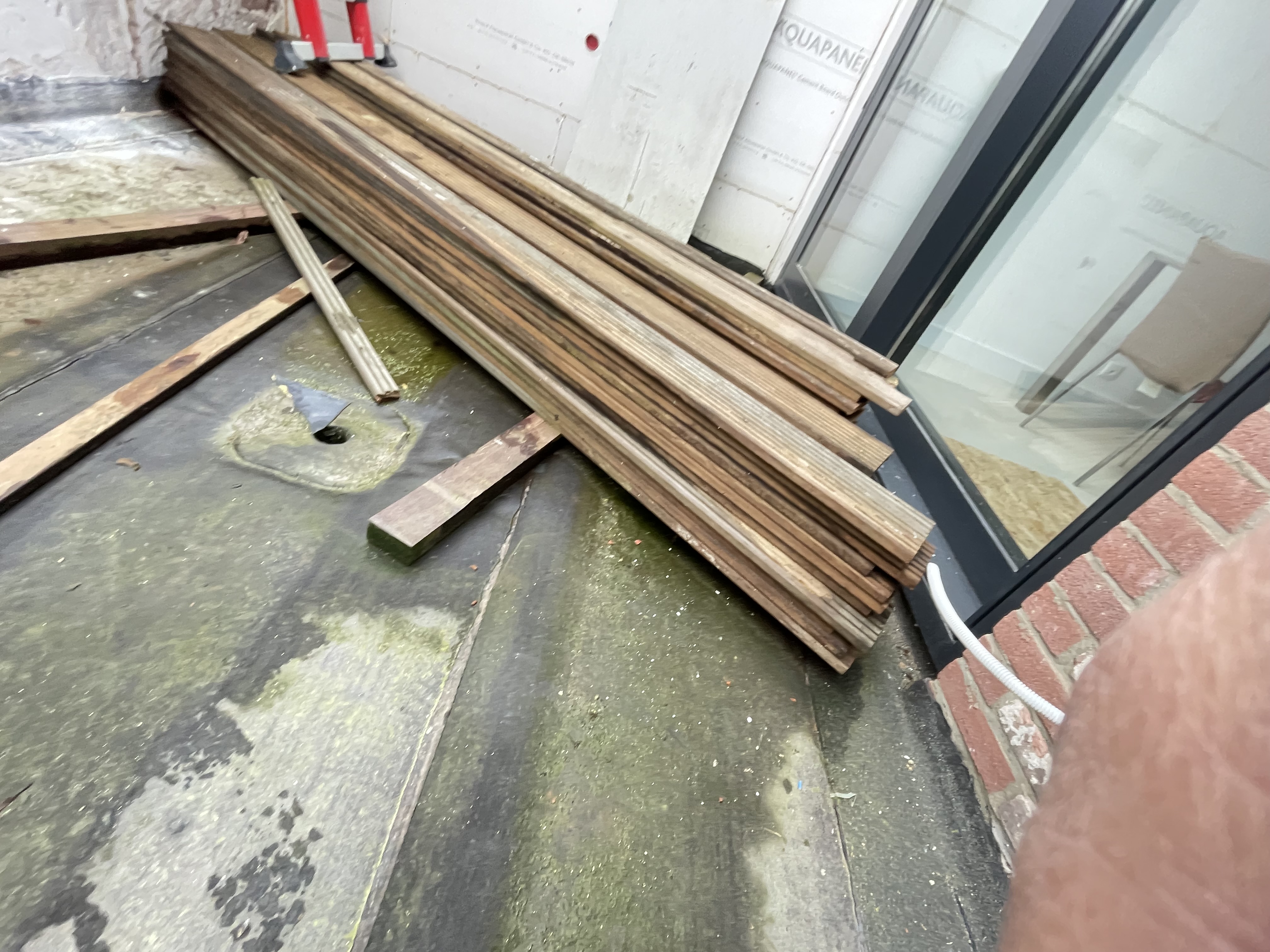 Hardhouten vlonder binnenplaats Haarlem